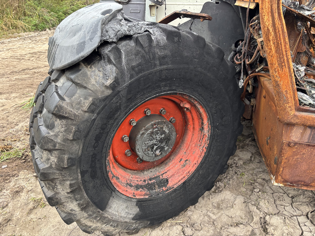 Claas Scorpion 7050 Felga 24XDW16L 24 X DW 16 L 10 szpilek - Rim for Agricultural machinery: picture 1 Claas Scorpion 7050 Felga 24XDW16L 24 X DW 16 L 10 szpilek - Rim for Agricultural machinery: picture 1