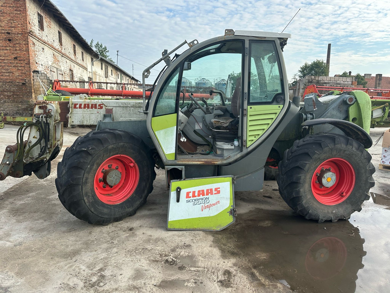 Claas Scorpion 9040 Variopower - tłumik wydech - Muffler for Agricultural machinery: picture 1 Claas Scorpion 9040 Variopower - tłumik wydech - Muffler for Agricultural machinery: picture 1