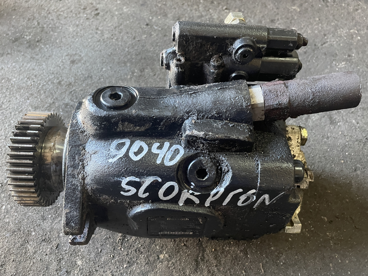 Claas Scorpion 9040 - pompa hydrauliczna R902455758 - Hydraulic pump for Agricultural machinery: picture 1 Claas Scorpion 9040 - pompa hydrauliczna R902455758 - Hydraulic pump for Agricultural machinery: picture 1