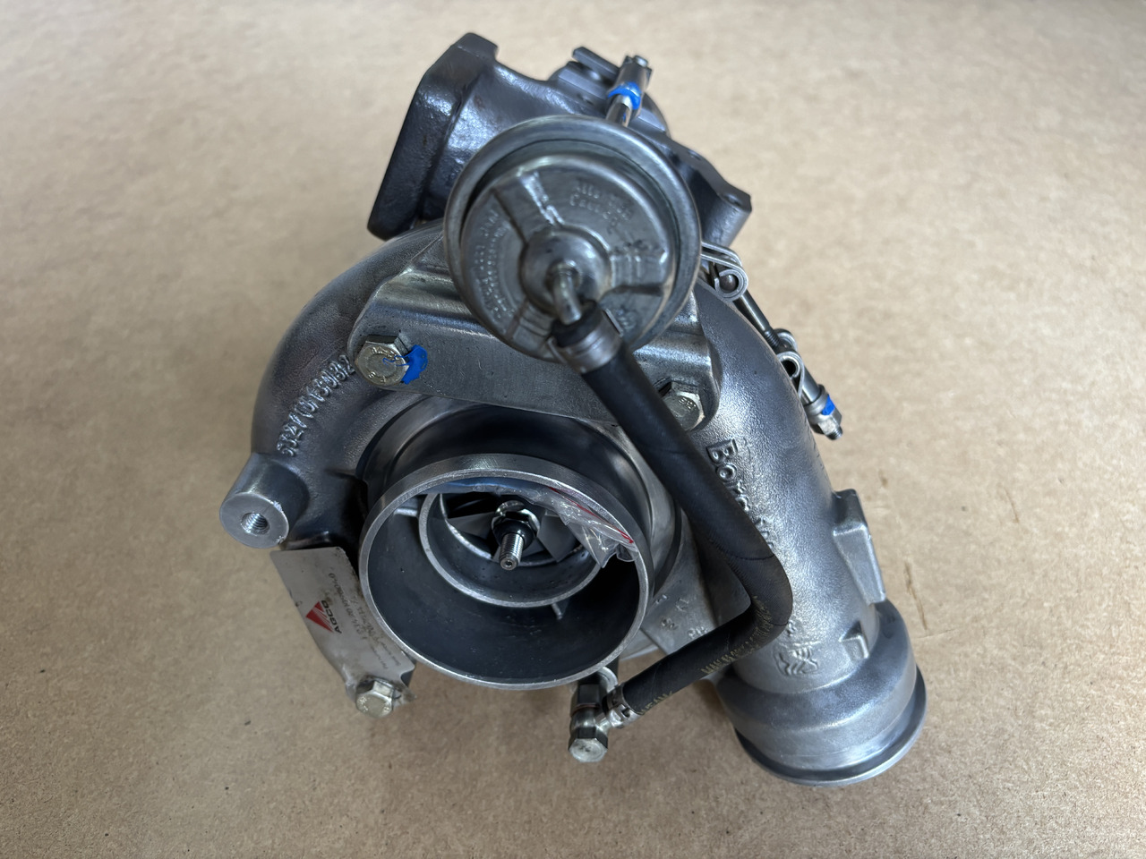 Fendt 924 930 934 936 Vario - turbosprężarka F934201090040 - Turbo: picture 3 Fendt 924 930 934 936 Vario - turbosprężarka F934201090040 - Turbo: picture 3