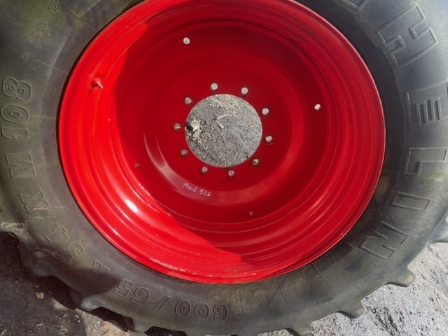 Fendt 926 Felga przednia DW18x34 - Rim for Agricultural machinery: picture 1 Fendt 926 Felga przednia DW18x34 - Rim for Agricultural machinery: picture 1