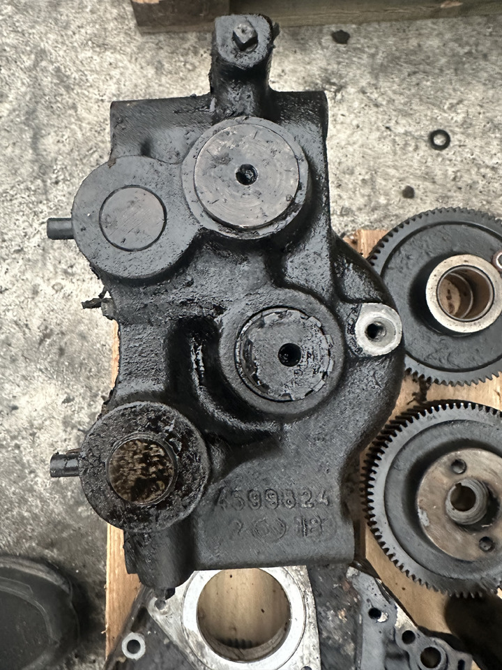 Fiat 780dt Fiat 8045 pompa paliwa , pompa oleju Balansery obudowa rozrządu - Fuel pump for Farm tractor: picture 4 Fiat 780dt Fiat 8045 pompa paliwa , pompa oleju Balansery obudowa rozrządu - Fuel pump for Farm tractor: picture 4