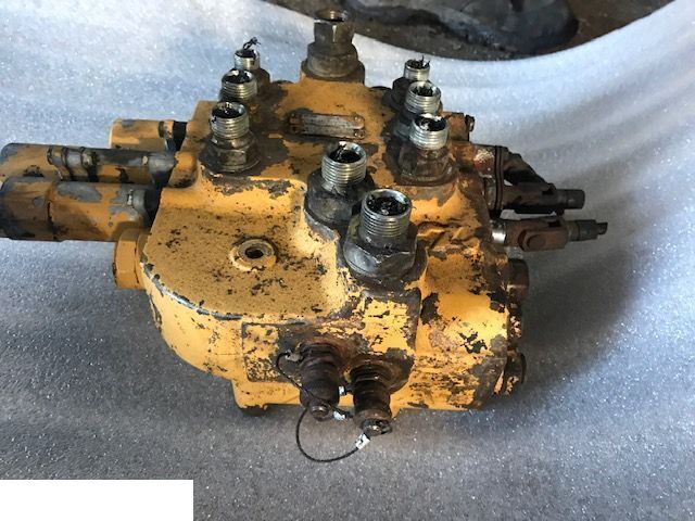 JCB 3cx 4cx - Rozdzielacz Przedni - Hydraulic valve for Backhoe loader: picture 1 JCB 3cx 4cx - Rozdzielacz Przedni - Hydraulic valve for Backhoe loader: picture 1