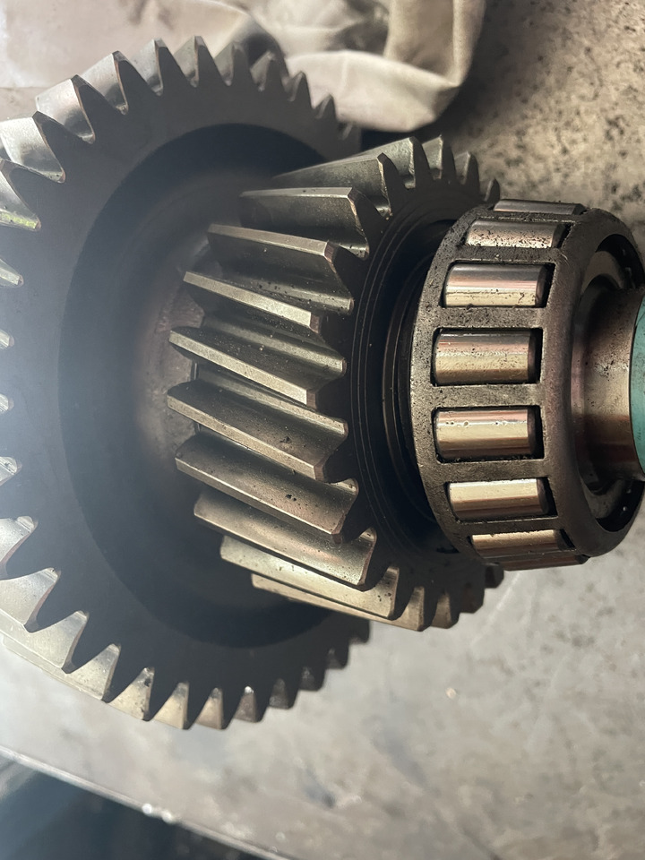 JCB 535 527 - wałek skrzyni biegów 459M5153 - Gearbox and parts for Material handling equipment: picture 2 JCB 535 527 - wałek skrzyni biegów 459M5153 - Gearbox and parts for Material handling equipment: picture 2