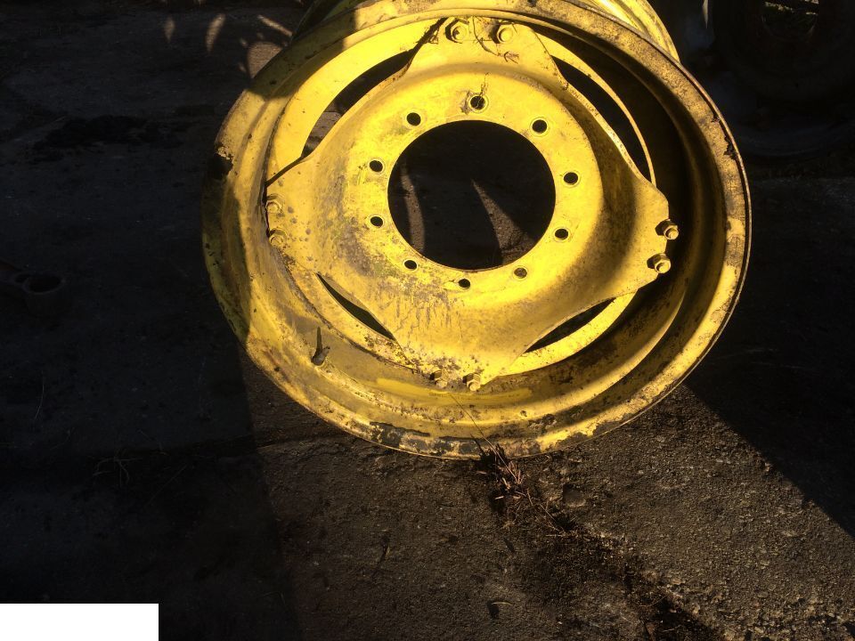 JOHN DEERE 28xW15L - Rim for Agricultural machinery: picture 1 JOHN DEERE 28xW15L - Rim for Agricultural machinery: picture 1