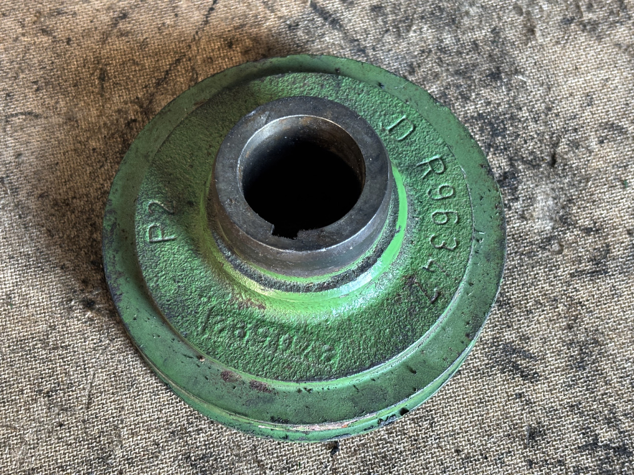 John Deere 1032 1042 1052 4045 Koło Prowadzące R96347 - Track roller for Agricultural machinery: picture 1 John Deere 1032 1042 1052 4045 Koło Prowadzące R96347 - Track roller for Agricultural machinery: picture 1