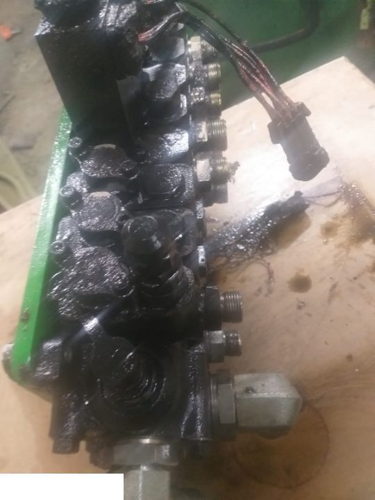 John Deere 3400 - Rozdzielacz - Hydraulic valve for Telescopic handler: picture 4 John Deere 3400 - Rozdzielacz - Hydraulic valve for Telescopic handler: picture 4