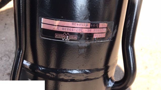 John Deere 3420 - Siłownik Poziomowania - Hydraulic cylinder for Telescopic handler: picture 1 John Deere 3420 - Siłownik Poziomowania - Hydraulic cylinder for Telescopic handler: picture 1