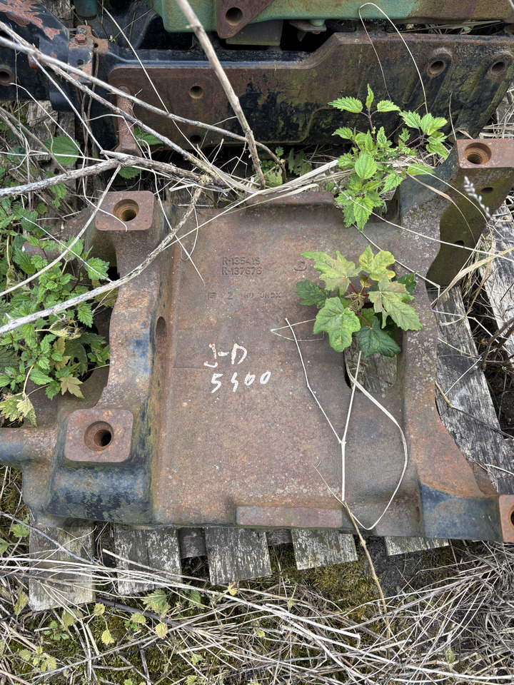 John Deere 5403 5415 5615 5715 5603 - support osi przedniej R135419 R137676 - Front axle: picture 1 John Deere 5403 5415 5615 5715 5603 - support osi przedniej R135419 R137676 - Front axle: picture 1