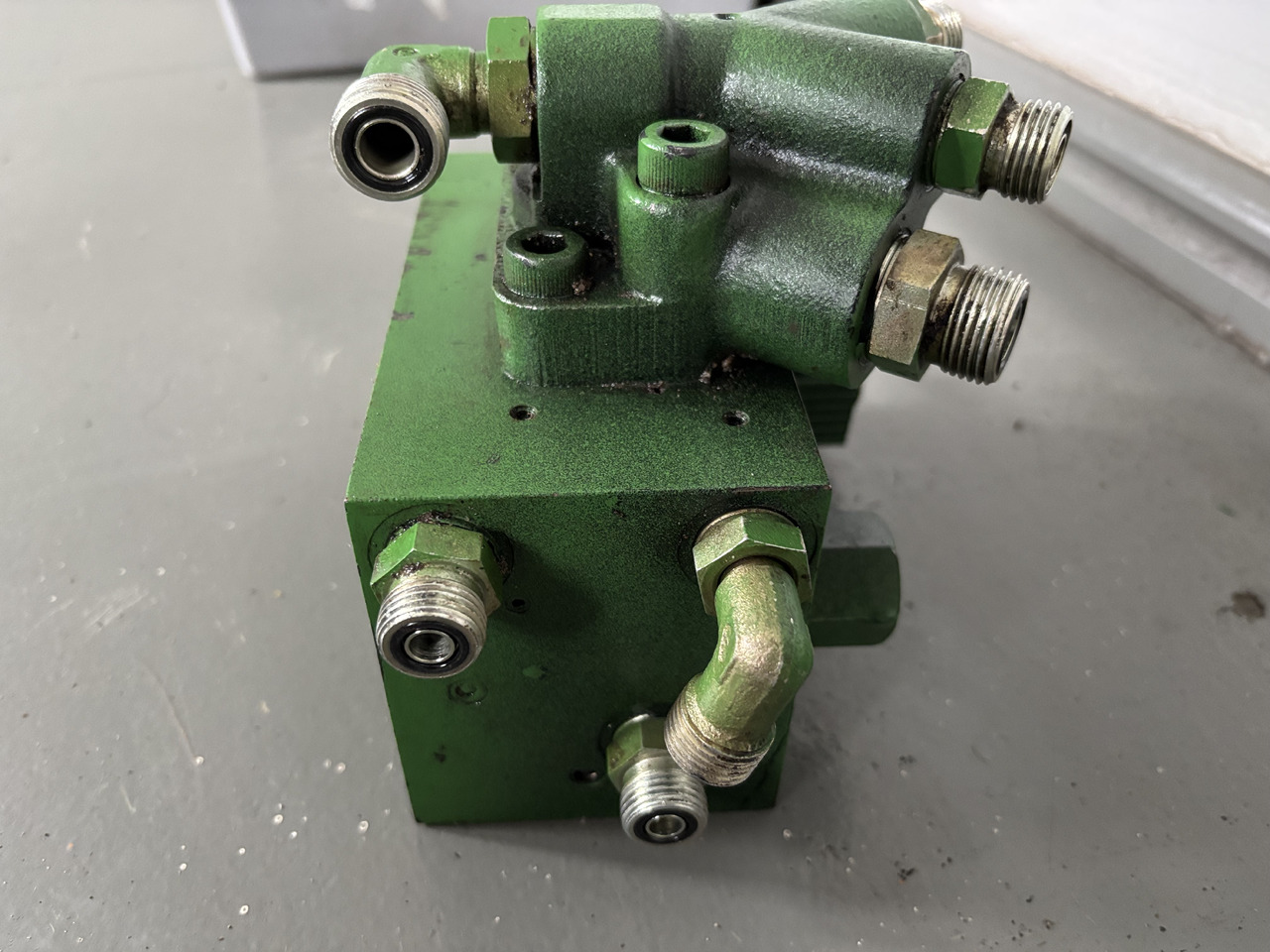 John Deere 6010 6110 6210 6310 6410 Blok Zaworowy TLS AL116954 - Hydraulic valve for Agricultural machinery: picture 4 John Deere 6010 6110 6210 6310 6410 Blok Zaworowy TLS AL116954 - Hydraulic valve for Agricultural machinery: picture 4