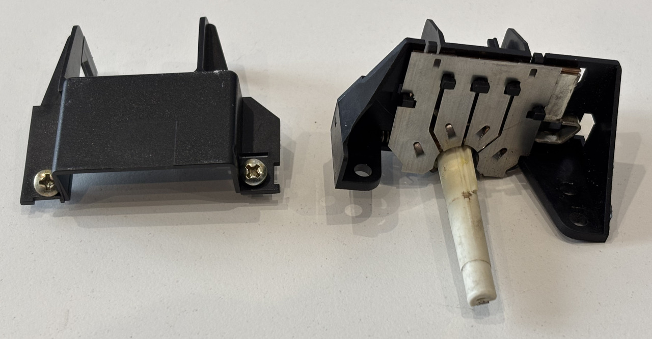 John Deere 6110 6210 Przełącznik Osłona AL77714 L80395 - Electrical system for Agricultural machinery: picture 2 John Deere 6110 6210 Przełącznik Osłona AL77714 L80395 - Electrical system for Agricultural machinery: picture 2