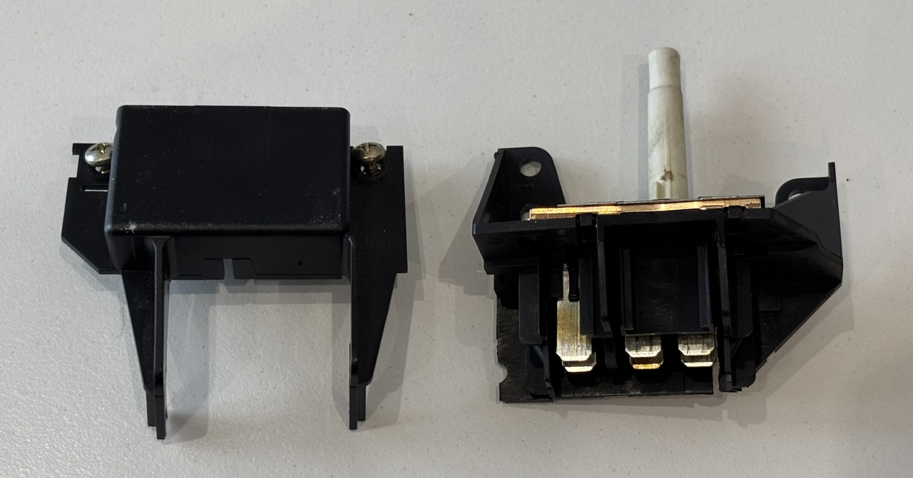 John Deere 6110 6210 Przełącznik Osłona AL77714 L80395 - Electrical system for Agricultural machinery: picture 1 John Deere 6110 6210 Przełącznik Osłona AL77714 L80395 - Electrical system for Agricultural machinery: picture 1