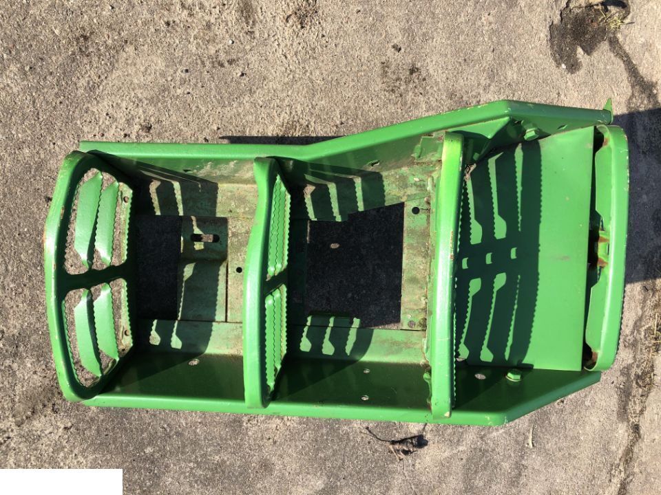 John Deere 6510,6530,6610,6620,6630,6830,6910,6920,6930,7420,7430, 7520,7530 - STOPNICA / STOPNIE - Footstep for Agricultural machinery: picture 1 John Deere 6510,6530,6610,6620,6630,6830,6910,6920,6930,7420,7430, 7520,7530 - STOPNICA / STOPNIE - Footstep for Agricultural machinery: picture 1