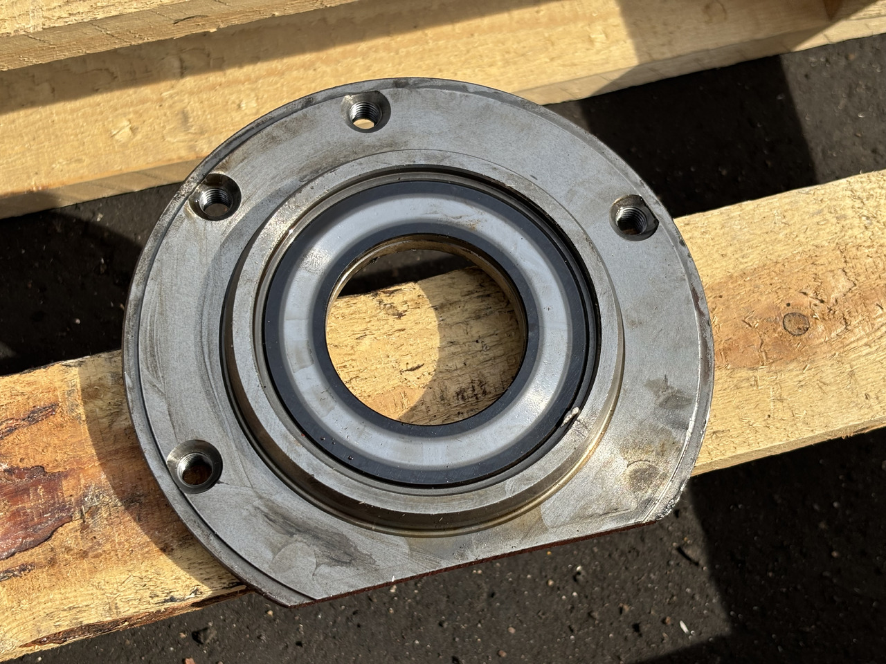 John Deere 6630 Obudowa Łożyska L113426 L215099 - Undercarriage parts for Agricultural machinery: picture 3 John Deere 6630 Obudowa Łożyska L113426 L215099 - Undercarriage parts for Agricultural machinery: picture 3