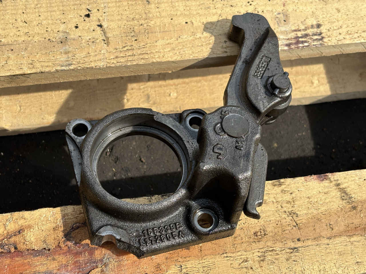 John Deere 6630 Obudowa łożyska Zapadka L215006 L202557 - Undercarriage parts for Agricultural machinery: picture 1 John Deere 6630 Obudowa łożyska Zapadka L215006 L202557 - Undercarriage parts for Agricultural machinery: picture 1