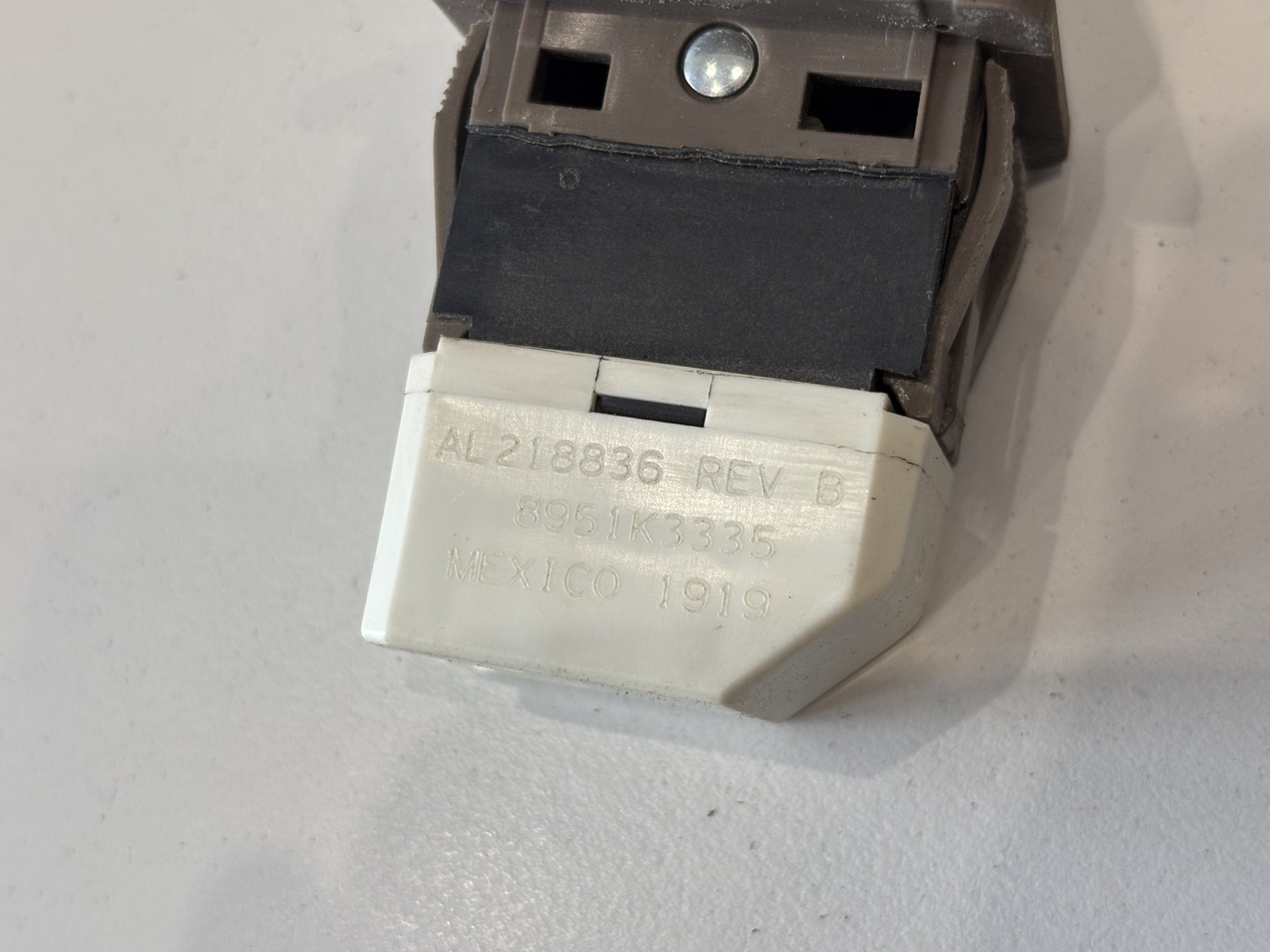 John Deere 6M 6R 6xxx Przełącznik Sterowania tylnym WOM AL218836 - Electrical system for Agricultural machinery: picture 4 John Deere 6M 6R 6xxx Przełącznik Sterowania tylnym WOM AL218836 - Electrical system for Agricultural machinery: picture 4