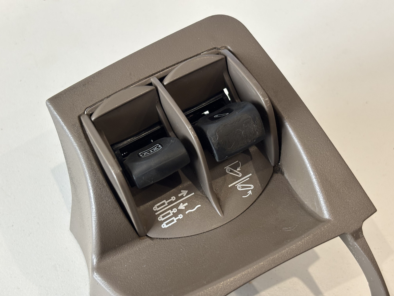 John Deere 6R 6xxx Przycisk Sterownik Kontroler Podnośnika SCV RE588398 - Electrical system for Agricultural machinery: picture 2 John Deere 6R 6xxx Przycisk Sterownik Kontroler Podnośnika SCV RE588398 - Electrical system for Agricultural machinery: picture 2