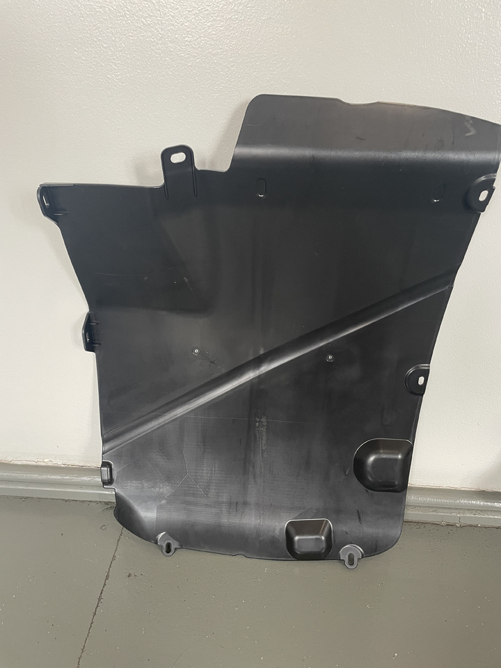 John Deere 6xxx 6xxxM - osłona błotnika dolna L221691 L221690 - Fender for Agricultural machinery: picture 1 John Deere 6xxx 6xxxM - osłona błotnika dolna L221691 L221690 - Fender for Agricultural machinery: picture 1