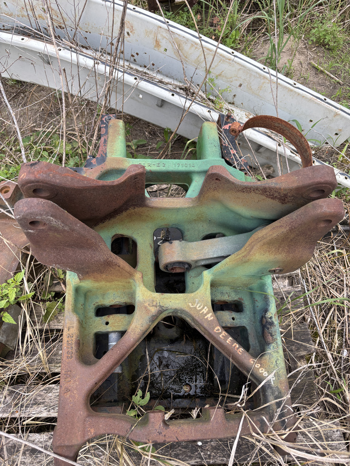 John Deere 6xxxR - support osi przedniej L213734 L213733 - Front axle: picture 1 John Deere 6xxxR - support osi przedniej L213734 L213733 - Front axle: picture 1