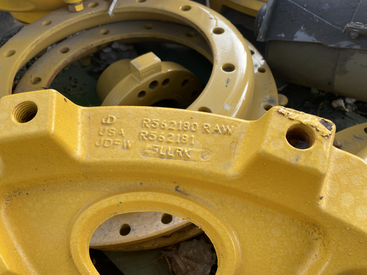 John Deere 7R350 8285R 8370R - Piasta Koła R562180 R562181 - Wheel hub for Agricultural machinery: picture 2 John Deere 7R350 8285R 8370R - Piasta Koła R562180 R562181 - Wheel hub for Agricultural machinery: picture 2