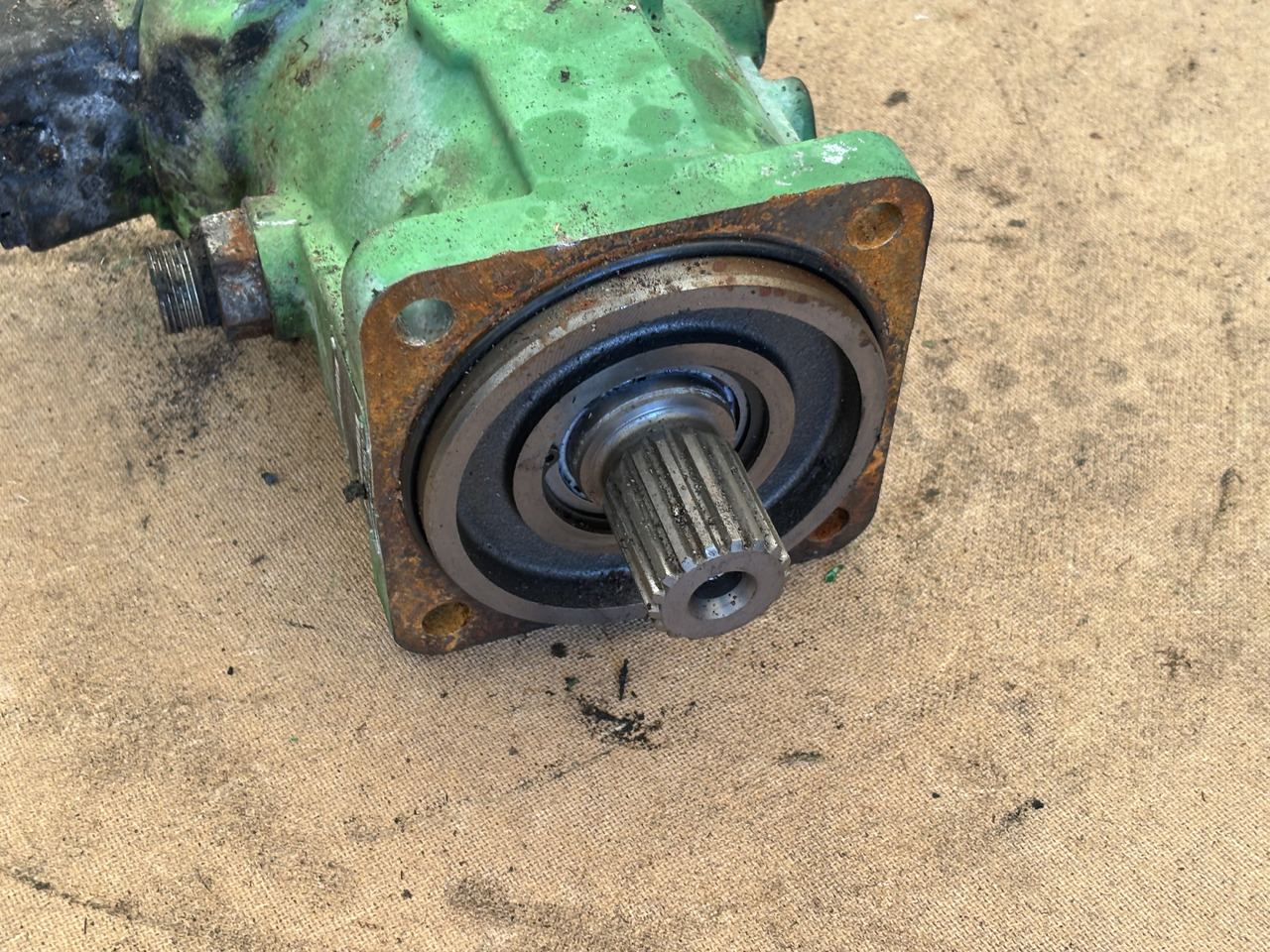 John Deere 8200 8300 8400 8500 Silnik hydrauliczny AXE83863 - Hydraulic motor for Agricultural machinery: picture 3 John Deere 8200 8300 8400 8500 Silnik hydrauliczny AXE83863 - Hydraulic motor for Agricultural machinery: picture 3