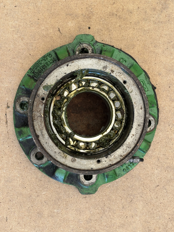 John Deere 8200 8400 8600 9600 Obudowa Łożyska HXE131928 AXE105273 - Undercarriage parts for Agricultural machinery: picture 1 John Deere 8200 8400 8600 9600 Obudowa Łożyska HXE131928 AXE105273 - Undercarriage parts for Agricultural machinery: picture 1