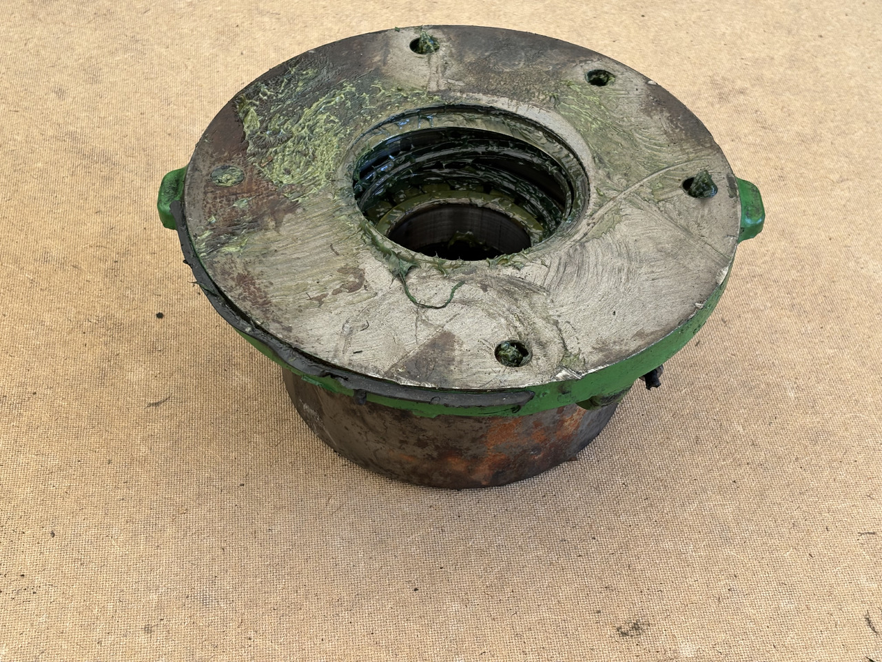 John Deere 8200 8400 8600 9600 Obudowa Łożyska HXE131928 AXE105273 - Undercarriage parts for Agricultural machinery: picture 2 John Deere 8200 8400 8600 9600 Obudowa Łożyska HXE131928 AXE105273 - Undercarriage parts for Agricultural machinery: picture 2