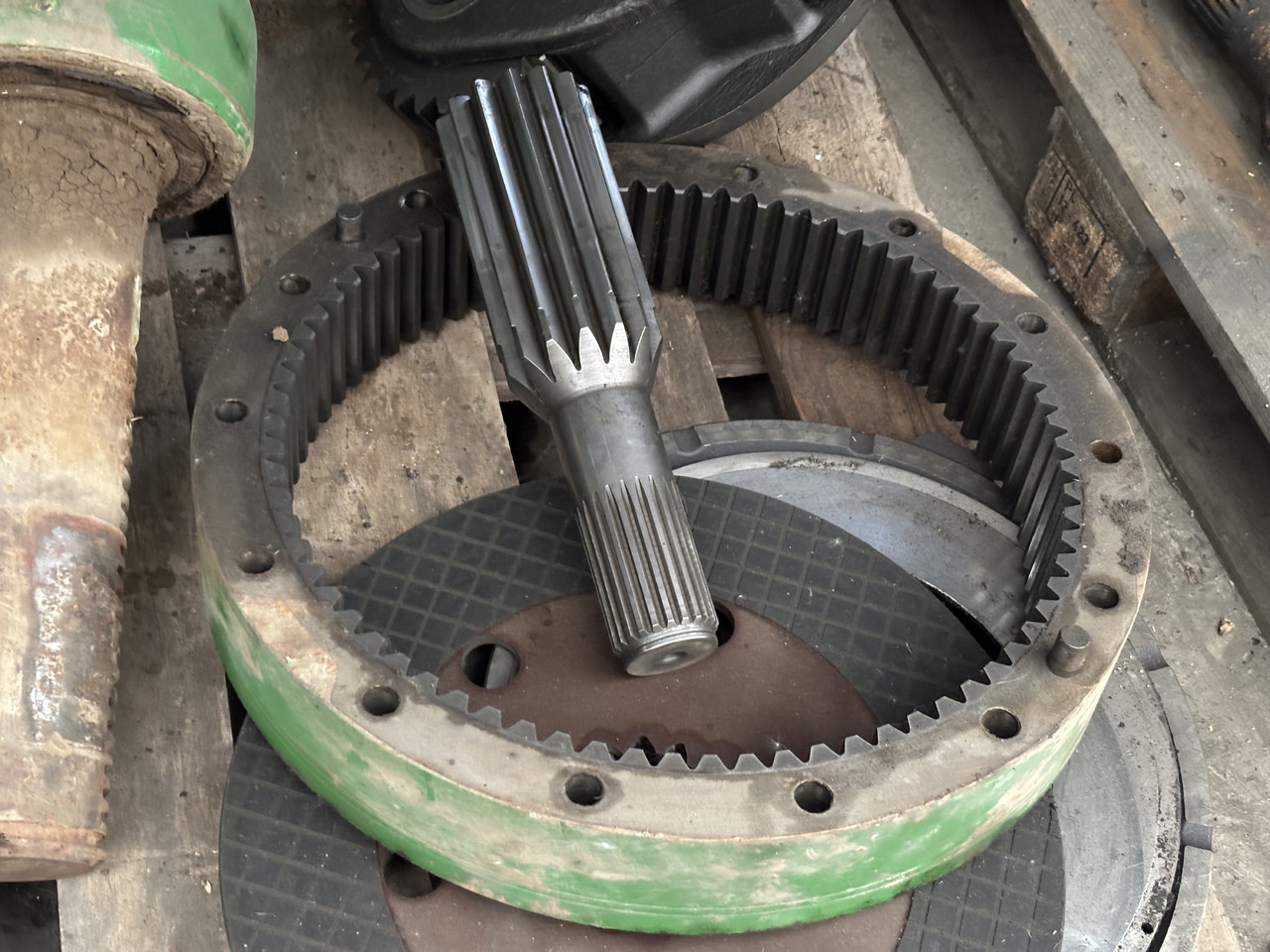 John Deere 8330 8370 Zwolnica Tylna Obudowa Wał R156486 R174225 R156486 R314670 R296985 R560119 - Final drive for Agricultural machinery: picture 1 John Deere 8330 8370 Zwolnica Tylna Obudowa Wał R156486 R174225 R156486 R314670 R296985 R560119 - Final drive for Agricultural machinery: picture 1