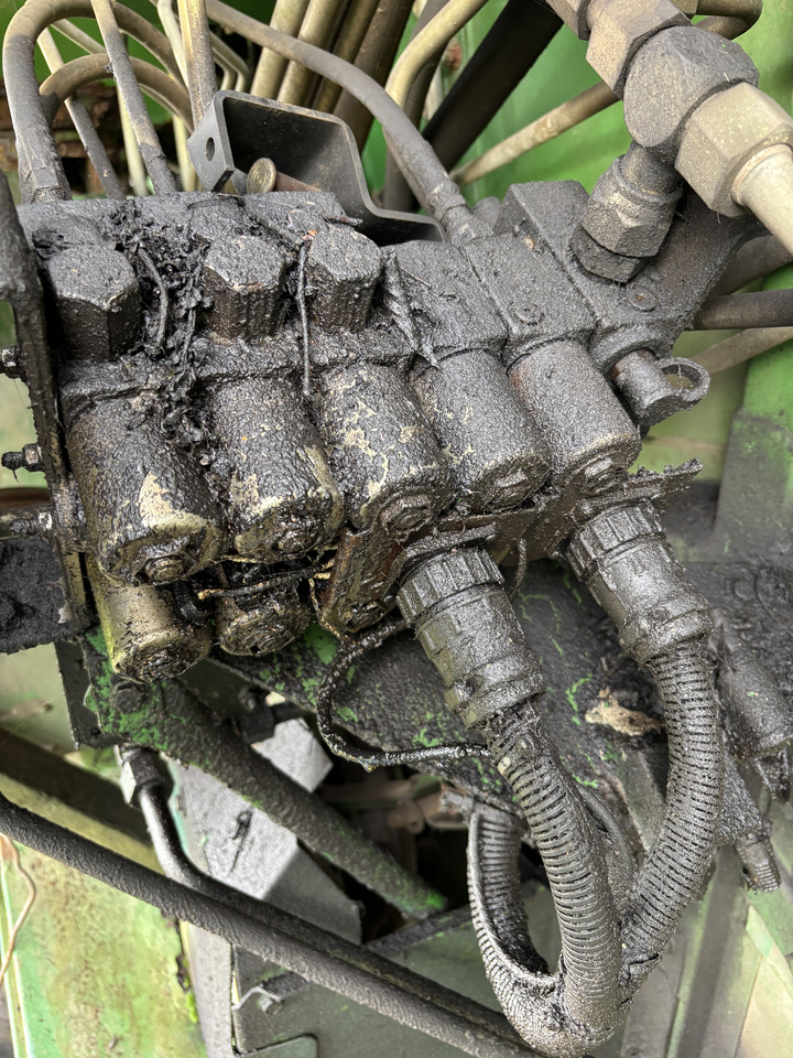 John Deere CTS WTS STS - rozdzielacz hydrauliczny sekcje - Hydraulic valve for Agricultural machinery: picture 1 John Deere CTS WTS STS - rozdzielacz hydrauliczny sekcje - Hydraulic valve for Agricultural machinery: picture 1