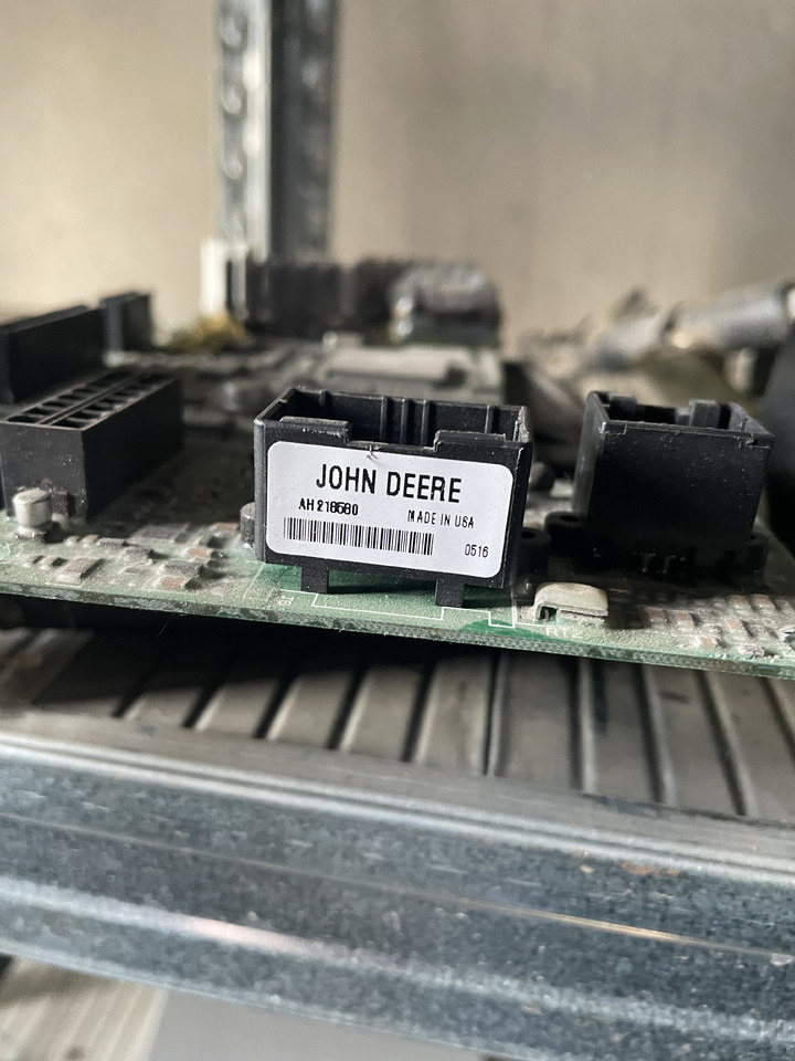 John Deere CTS - moduł płytka sterująca AH218580 AH220395 - ECU for Agricultural machinery: picture 1 John Deere CTS - moduł płytka sterująca AH218580 AH220395 - ECU for Agricultural machinery: picture 1