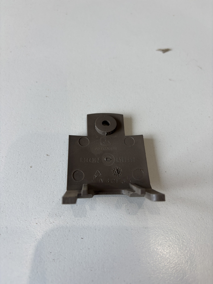 John Deere seria 6000 7000 8000 R - osłona mocowania wyświetlacza R344362 - Cab and interior for Agricultural machinery: picture 2 John Deere seria 6000 7000 8000 R - osłona mocowania wyświetlacza R344362 - Cab and interior for Agricultural machinery: picture 2