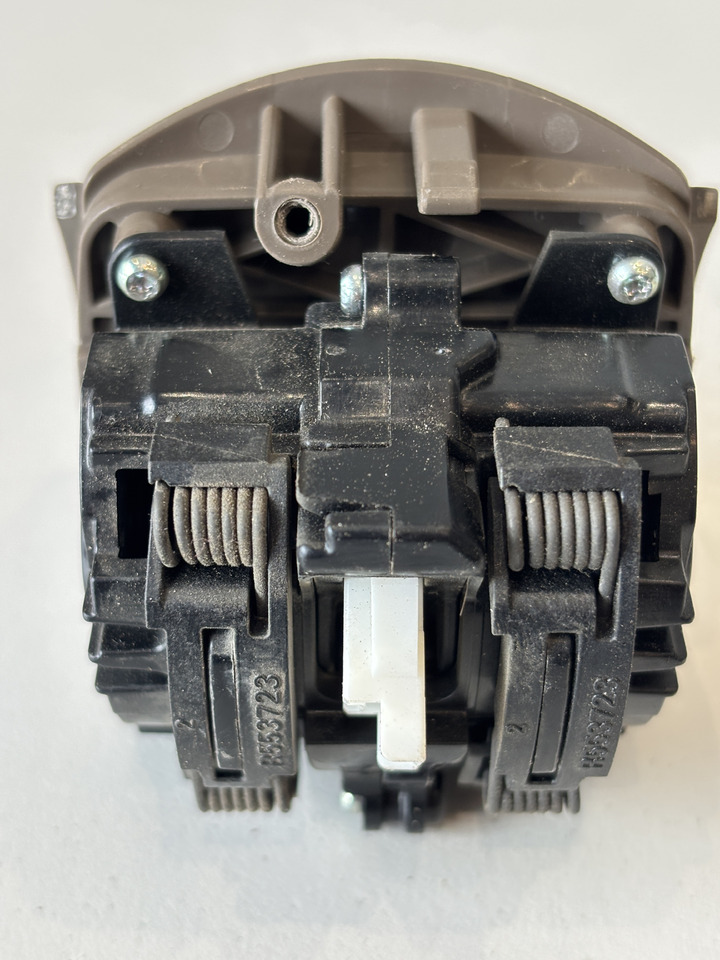 John Deere seria 6000 7000 8000 R - przełącznik tylnego TUZa RE588391 RE586552 - Sensor for Agricultural machinery: picture 3 John Deere seria 6000 7000 8000 R - przełącznik tylnego TUZa RE588391 RE586552 - Sensor for Agricultural machinery: picture 3