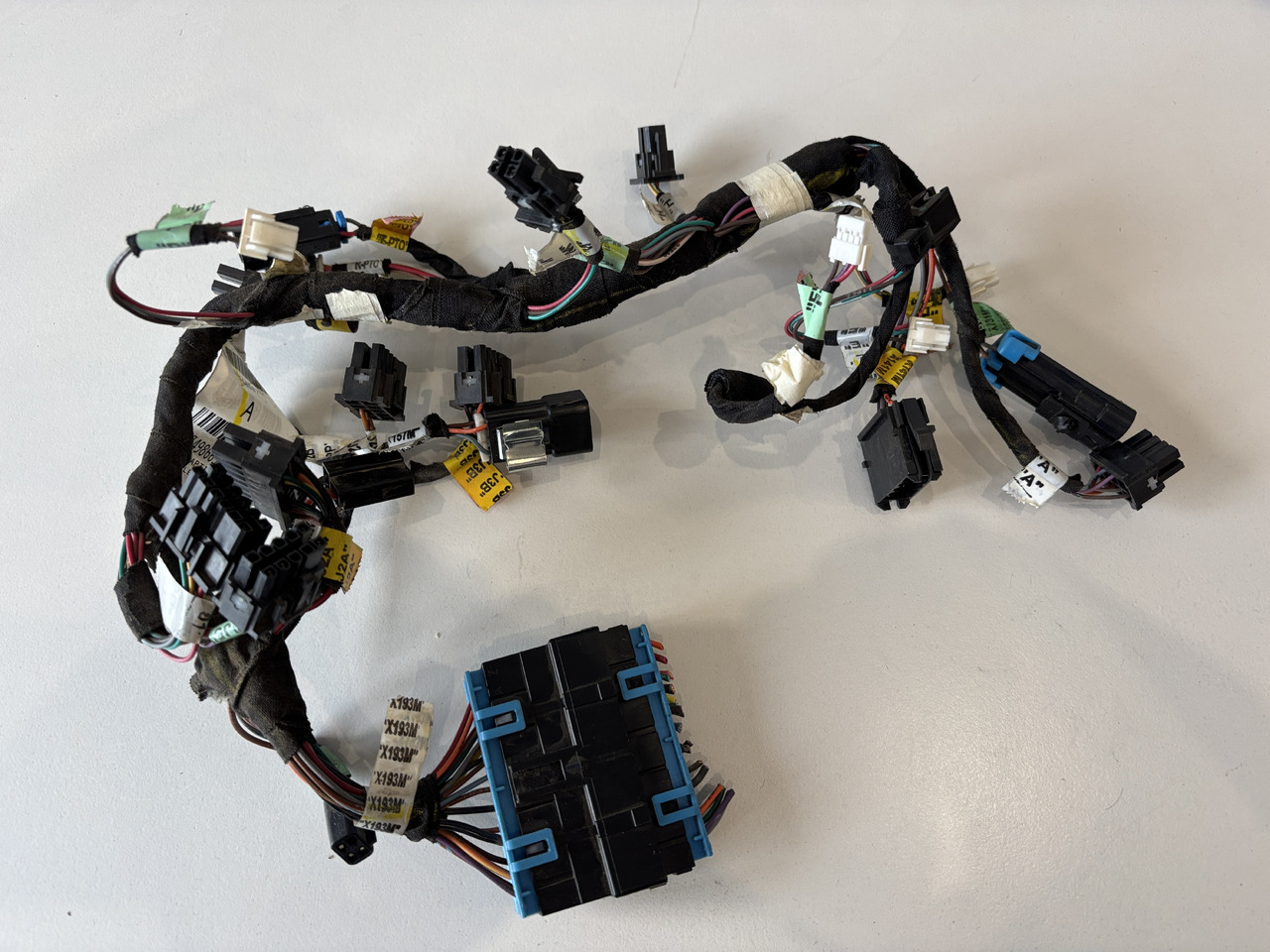 John Deere seria 6000 7000 8000 R - wiązka el. podłokietnika CommandARM RE566687 - Cables/ Wire harness for Agricultural machinery: picture 1 John Deere seria 6000 7000 8000 R - wiązka el. podłokietnika CommandARM RE566687 - Cables/ Wire harness for Agricultural machinery: picture 1