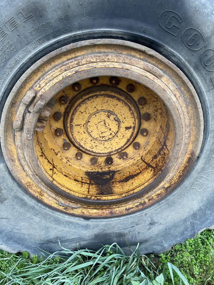 Liebherr 544 - felga koło opona - Rim for Agricultural machinery: picture 1 Liebherr 544 - felga koło opona - Rim for Agricultural machinery: picture 1