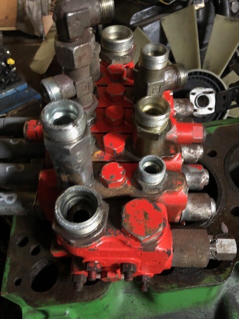 Manitou 626 | 628 - Rozdzielacz Hydrauliczny - Hydraulic valve for Agricultural machinery: picture 1 Manitou 626 | 628 - Rozdzielacz Hydrauliczny - Hydraulic valve for Agricultural machinery: picture 1
