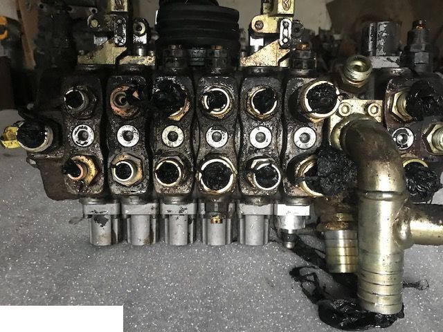 Manitou MT - Rozdzielacz - Hydraulic valve for Agricultural machinery: picture 2 Manitou MT - Rozdzielacz - Hydraulic valve for Agricultural machinery: picture 2