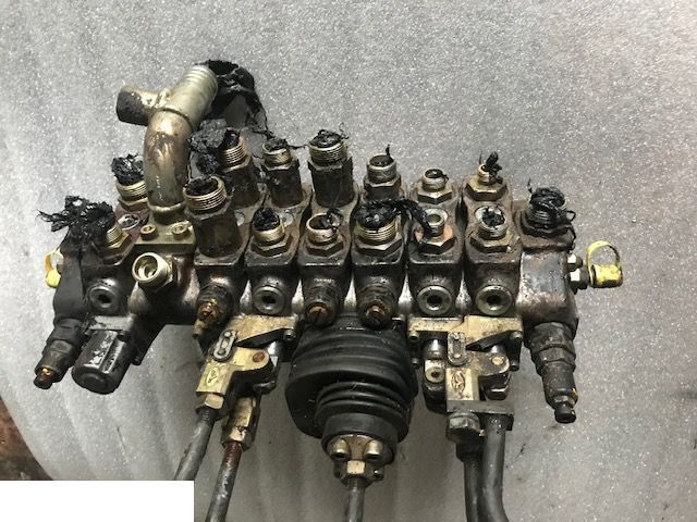 Manitou Rozdzielacz - Manitou 1233 - Hydraulic valve for Agricultural machinery: picture 1 Manitou Rozdzielacz - Manitou 1233 - Hydraulic valve for Agricultural machinery: picture 1