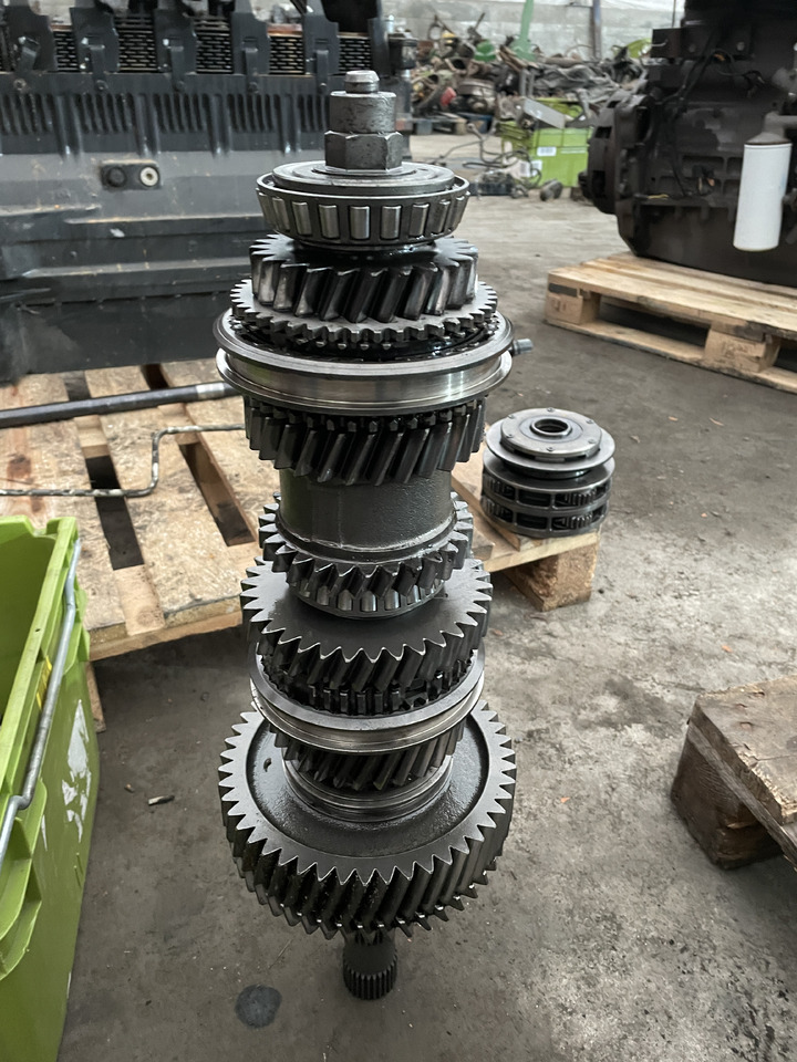 Massey Fergusson 3690 - skrzynia biegów - częśći - Gearbox for Agricultural machinery: picture 2 Massey Fergusson 3690 - skrzynia biegów - częśći - Gearbox for Agricultural machinery: picture 2