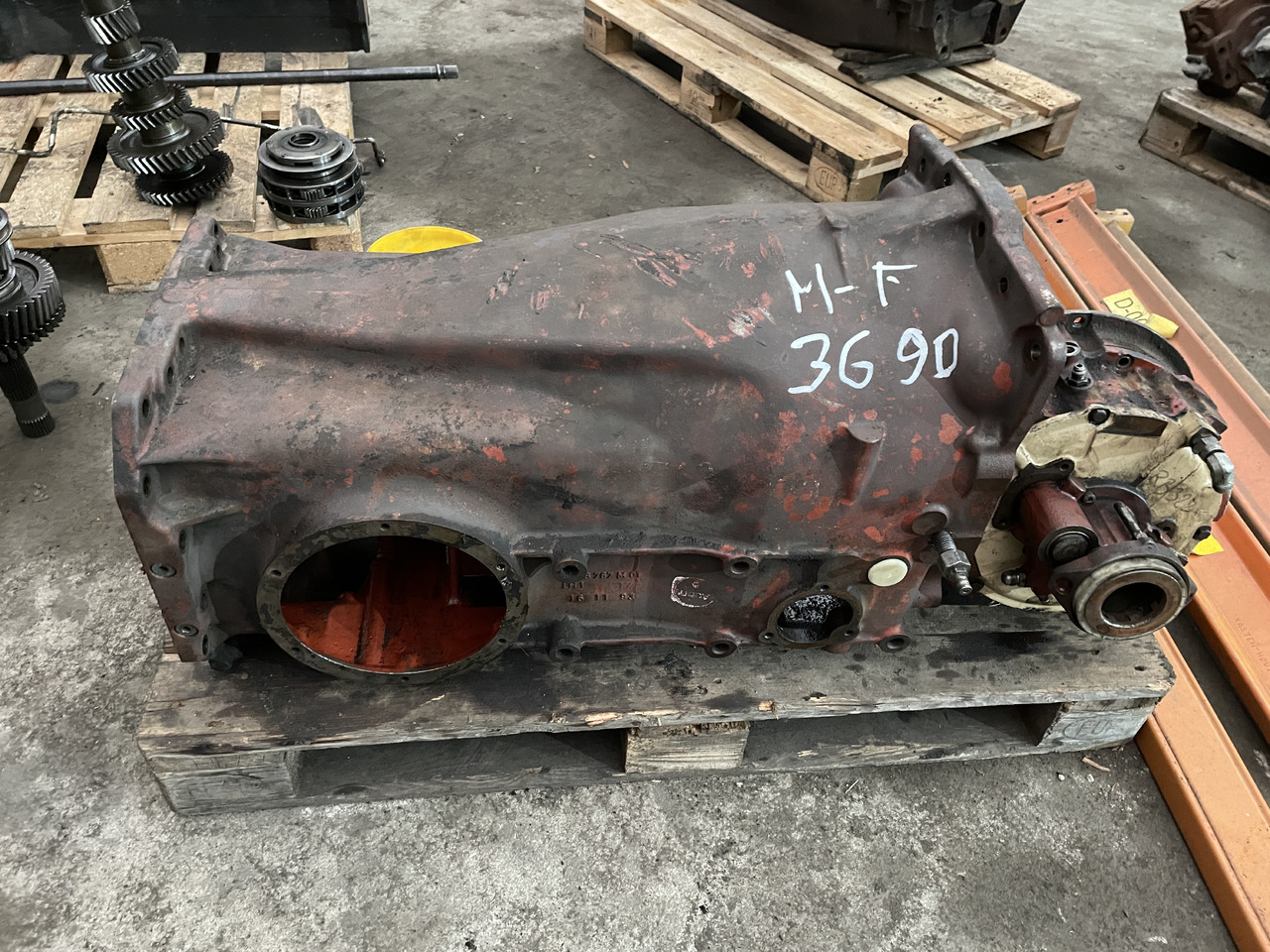 Massey Fergusson 3690 - skrzynia biegów - częśći - Gearbox for Agricultural machinery: picture 1 Massey Fergusson 3690 - skrzynia biegów - częśći - Gearbox for Agricultural machinery: picture 1