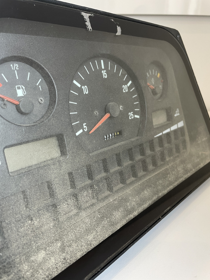 Massey Fergusson 8160 - licznik zegary 3712846M95 - Dashboard for Agricultural machinery: picture 2 Massey Fergusson 8160 - licznik zegary 3712846M95 - Dashboard for Agricultural machinery: picture 2