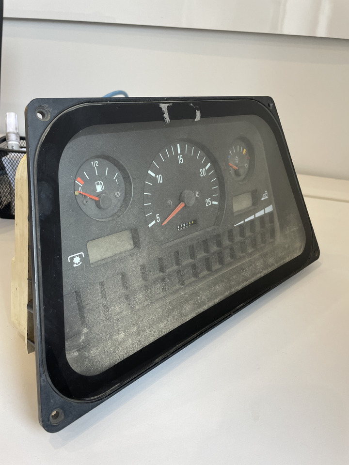 Massey Fergusson 8160 - licznik zegary 3712846M95 - Dashboard for Agricultural machinery: picture 1 Massey Fergusson 8160 - licznik zegary 3712846M95 - Dashboard for Agricultural machinery: picture 1