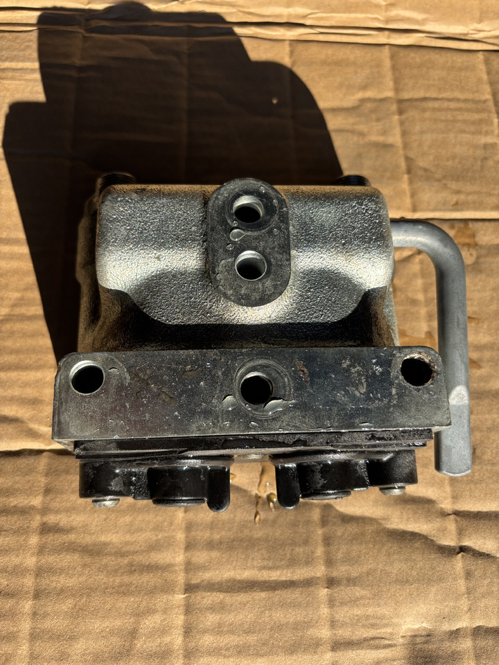 Massey Fergusson - zawór gniazdo hydrauliczne 3796260M1 ACP0307080 - Hydraulic valve for Agricultural machinery: picture 1 Massey Fergusson - zawór gniazdo hydrauliczne 3796260M1 ACP0307080 - Hydraulic valve for Agricultural machinery: picture 1