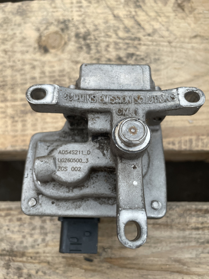 Mercedes Cummins Detroit - dozownik DEF - A0001407539 A0001405139 - Muffler/ Exhaust system for Construction machinery: picture 3 Mercedes Cummins Detroit - dozownik DEF - A0001407539 A0001405139 - Muffler/ Exhaust system for Construction machinery: picture 3