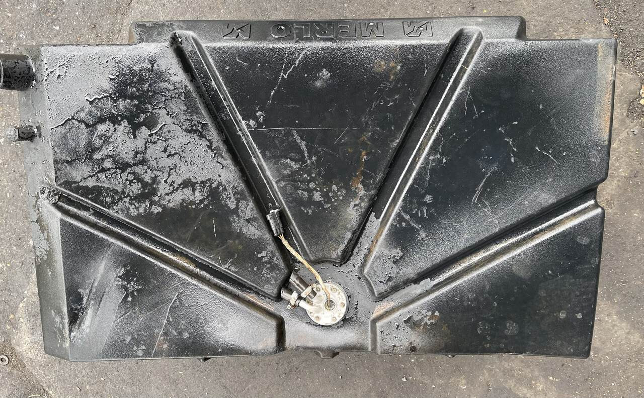 Merlo-zbiornik paliwa 40.7 - Fuel tank for Telescopic handler: picture 2 Merlo-zbiornik paliwa 40.7 - Fuel tank for Telescopic handler: picture 2