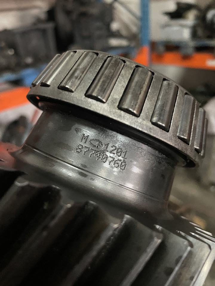 New Holland T8 Case Magnum - wałek koła zębatego 87740760 - Transmission for Agricultural machinery: picture 2 New Holland T8 Case Magnum - wałek koła zębatego 87740760 - Transmission for Agricultural machinery: picture 2