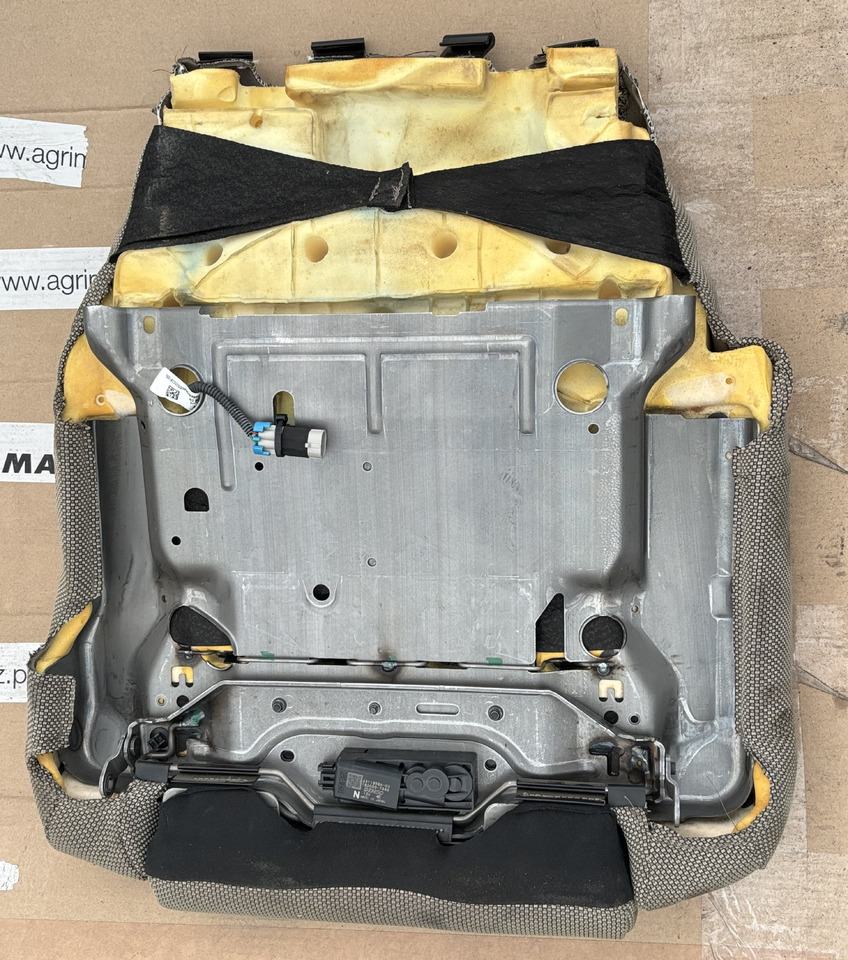 Siedzisko Skórzane John Deere Materiałowe Oryginał RE174401 - Seat for Agricultural machinery: picture 1 Siedzisko Skórzane John Deere Materiałowe Oryginał RE174401 - Seat for Agricultural machinery: picture 1