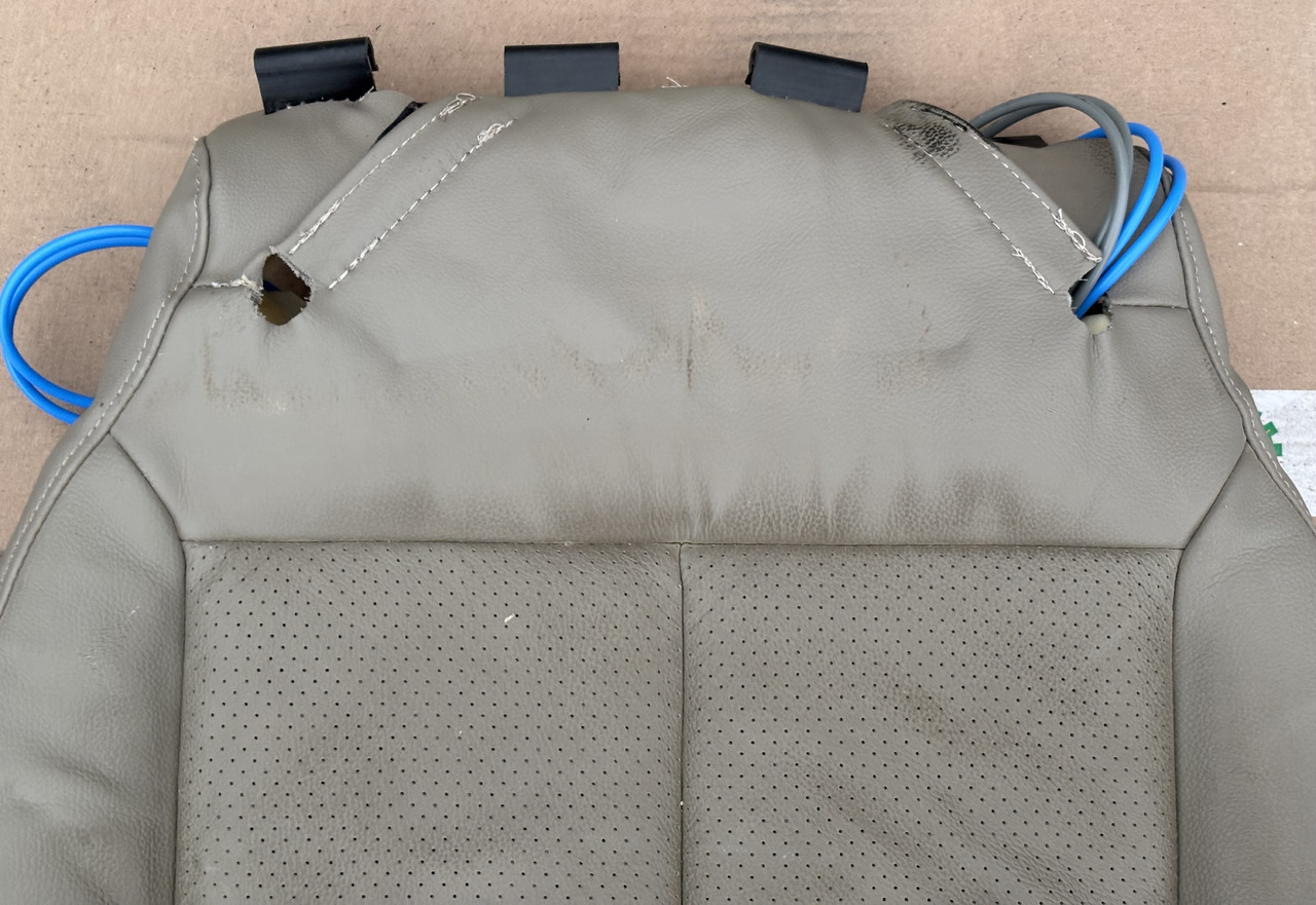 Siedzisko Skórzane John Deere Skórzane Oryginał RE174401 - Seat for Agricultural machinery: picture 3 Siedzisko Skórzane John Deere Skórzane Oryginał RE174401 - Seat for Agricultural machinery: picture 3