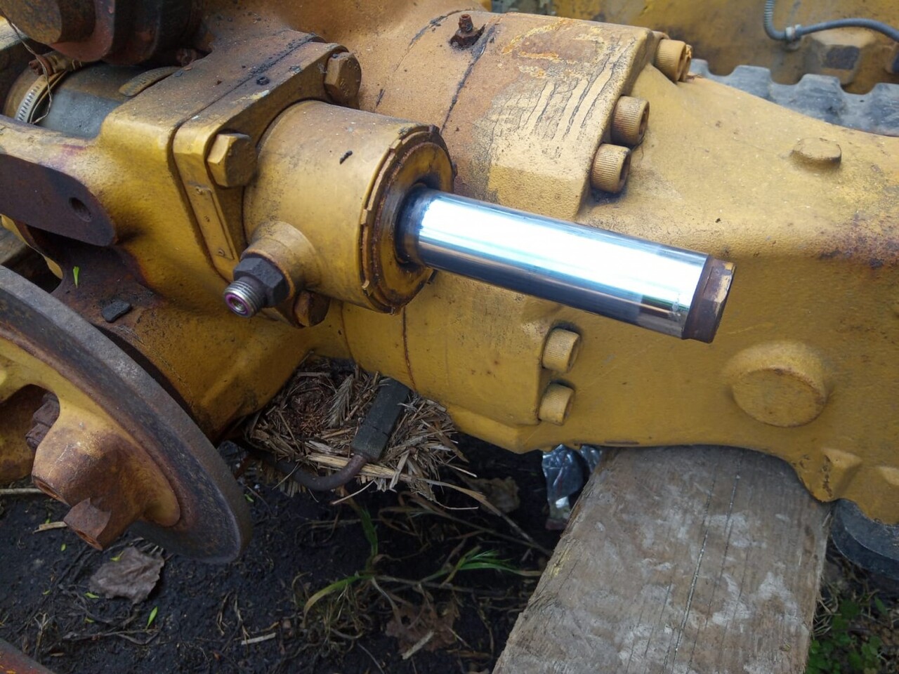 Siłownik skrętu Cat th 330 ,355 , 360 - Hydraulic cylinder for Telescopic handler: picture 1 Siłownik skrętu Cat th 330 ,355 , 360 - Hydraulic cylinder for Telescopic handler: picture 1