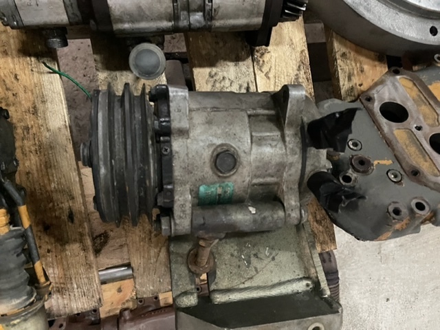 Spręźarka klimatyzacji Liebherr L551 , D916 - AC compressor for Construction machinery: picture 2 Spręźarka klimatyzacji Liebherr L551 , D916 - AC compressor for Construction machinery: picture 2