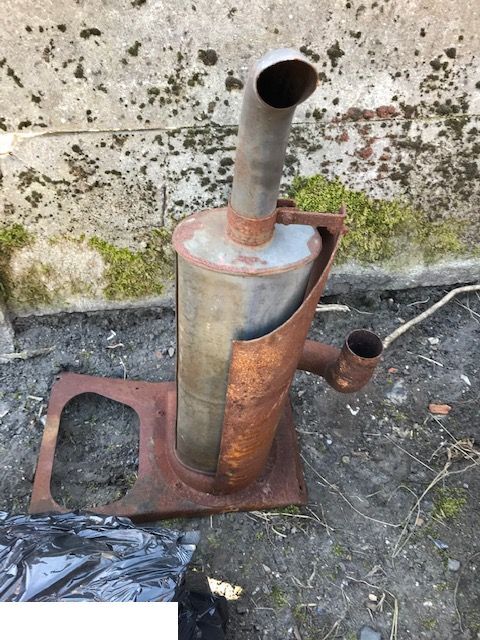 Volvo L30 L35 Tłumik / Wydech - Muffler for Wheel loader: picture 2 Volvo L30 L35 Tłumik / Wydech - Muffler for Wheel loader: picture 2